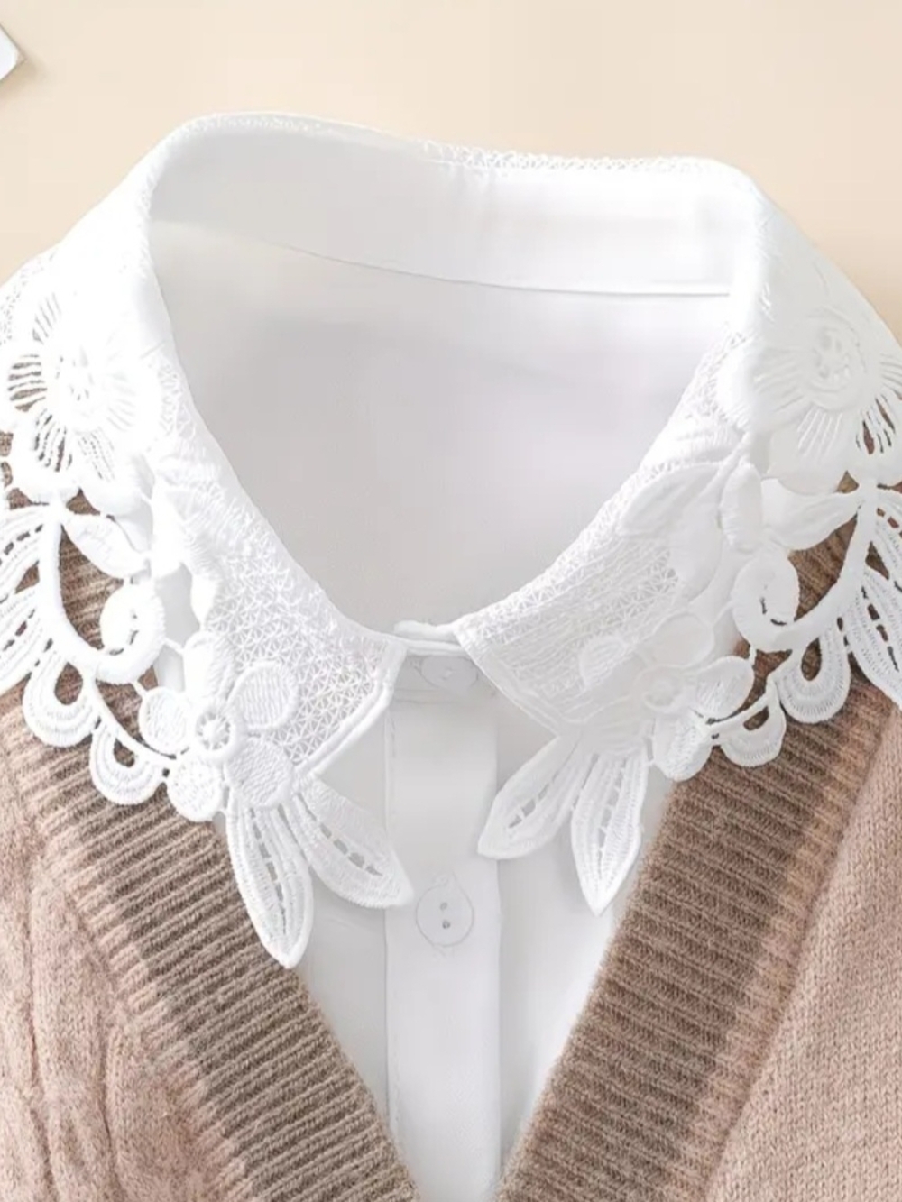 White Lace Collar Button-Up Blouse - Picture 2 of 4